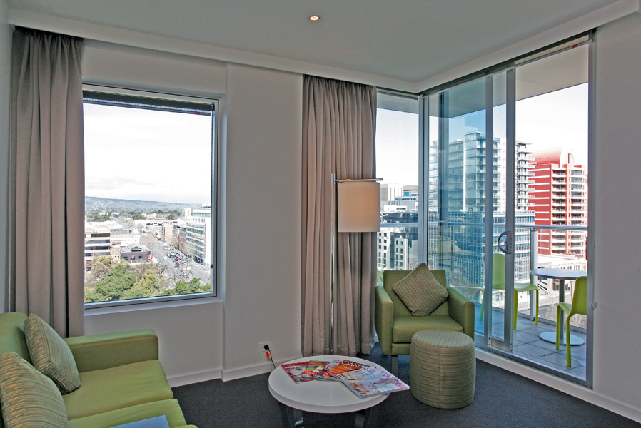 feature_27_gallery_three_colour